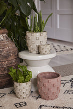 Load image into Gallery viewer, Pot: Ticul Tan 5.25in x 5in
